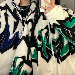 Abrigo de lana de cordero con grafiti de letras