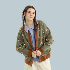 Süßer Strickjackenpullover mit Hundemuster