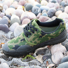 Arbeitsschutz Baustelle Wanderarbeiter Freizeitschuhe