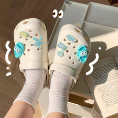 Lustiger Gartenclog mit Hai-Motiv