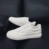 Zapatos de lona blancos holgados, elegantes y a la moda a juego