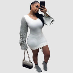 Vestido con mangas plisadas y cordón ajustable en contraste de color