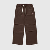 Pantalones lisos con estampado de gofres y letras bordadas