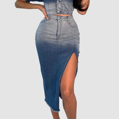 Geschlitzte, figurbetonte, elastische Röcke