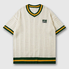 Camiseta de malla con cuello en V y ribete verde