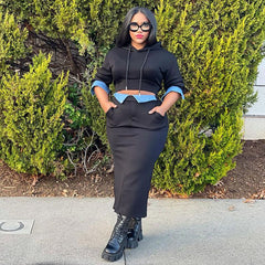 Conjunto de sudadera con falda y parches de mezclilla