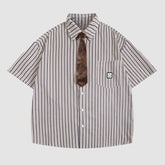 Camisas de rayas con decoración de corbata