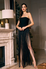 Trägerloses schwarzes Kleid mit Fransen