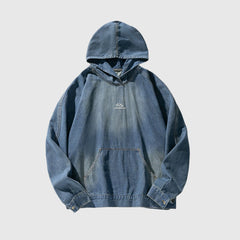 Sudadera con capucha vintage desgastada y estilo urbano