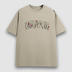 Camiseta con diseño bordado de flores
