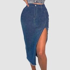 Geschlitzte, figurbetonte, elastische Röcke