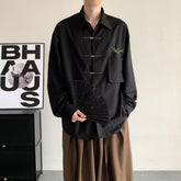 Hemden mit massiven Metallknöpfen