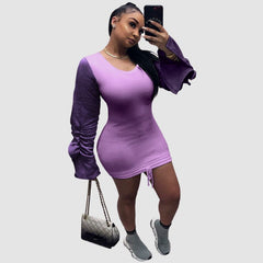 Vestido con mangas plisadas y cordón ajustable en contraste de color