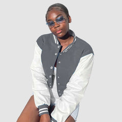 Chaqueta corta con contraste de color