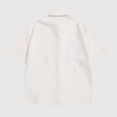 Camisa minimalista con arte bordado