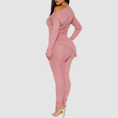 Conjunto de top con diseño de volantes y pantalón ajustado