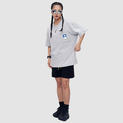 Camiseta sencilla con bolsillo irregular