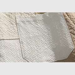 Strukturiertes Hemd in neutralen Tönen