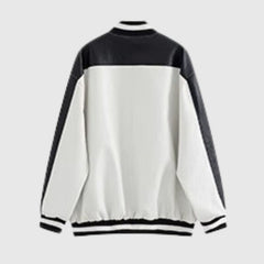 Lockere, lässige Baseballjacke aus Leder mit Flicken