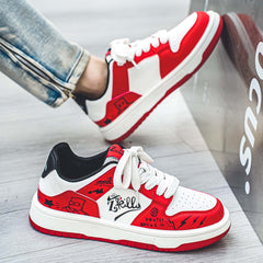 Bunte Sneaker im Graffiti-Stil