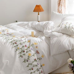 Isla White Floral Embroidered Bedding Set - Daisy