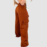 Cargohose mit Taschenaufnäher und hoher Taille