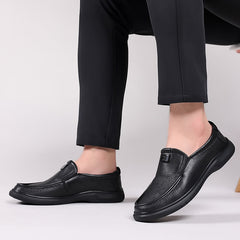 Herrenschuhe aus echtem Leder mit einem Pedal und weichem Schaffell