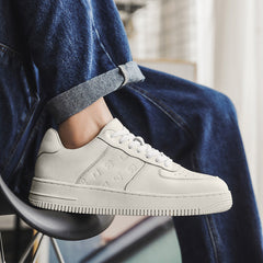 Zapatillas de skate blancas de verano para hombre, versátiles y modernas.