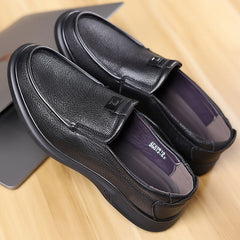 Herrenschuhe aus echtem Leder mit einem Pedal und weichem Schaffell