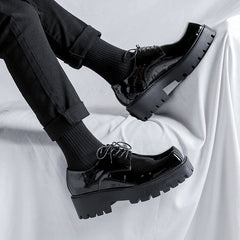 Nischen-Freizeitschuhe im englischen Stil mit eckiger Zehenpartie und mittlerer Plattform