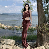 Rückenfreies Kleid mit Schlitz und U-Boot-Ausschnitt