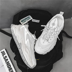 Trendige Herren-Sneaker im koreanischen Dad-Stil