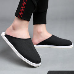 Alte Segeltuchschuhe für Damen und Herren mit robusten Stoffsohlen