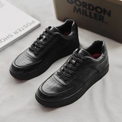 Zapatillas de skate blancas de verano para hombre, versátiles y modernas.