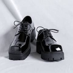 Nischen-Freizeitschuhe im englischen Stil mit eckiger Zehenpartie und mittlerer Plattform