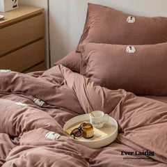 Double Layered Embroidered Bedding Set - Chocolate Dog