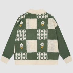 Strickjacke mit Blumenmuster und Karomuster und Kragen