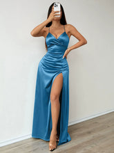 Vestido con cuello en V y estampado llamativo