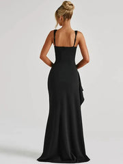 Vestido sencillo sin mangas con abertura