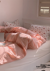 Minimalistisches Bettwäscheset mit Blumenmuster – Rosa + Weiß