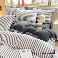 Striped Bedding Set - Gray