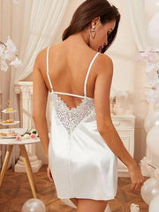 Camisón de encaje con tirantes