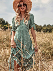 Grünes Printkleid mit hoher Taille