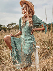 Grünes Printkleid mit hoher Taille