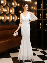 Vestido de noche elegante con borlas y cuentas