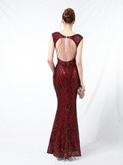 Langes Abendkleid mit Pailletten und Fischschwanz