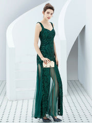 Langes Abendkleid mit Pailletten-Hosenträgern