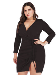 Falda delgada y arrugada con abertura en la cadera