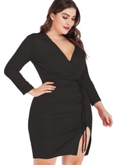 Falda delgada y arrugada con abertura en la cadera