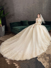 Vestido de cola de encaje de lujo estilo Hepburn con un solo hombro